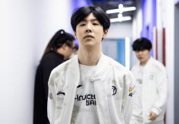 炫神因辱骂theshy，二(èr)路解说权限(xiàn)被收回，还被粉丝投诉到全(quán)国扫黑办