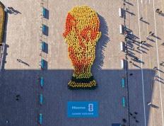 “人(rén)形大力神杯”成功挑(tiāo)战吉尼(ní)斯 海信世界杯定制展现冠军实力