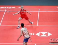 世界羽联世巡(xún)赛总决赛男单小组赛：石(shí)宇奇勝(shèng)周(zhōu)天成(chéng)