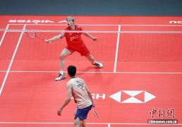 世界羽联世巡(xún)赛总决赛男单小组赛：石(shí)宇奇勝(shèng)周(zhōu)天成(chéng)