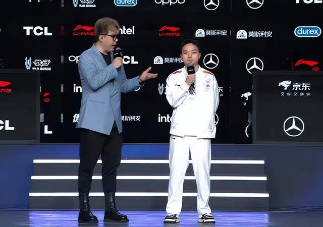 LOL世界亚军暗示(shì)退(tuì)役，赛后采訪(fǎng)粉丝炸(zhà)锅，刚赢比赛搞队友心態(tài)？