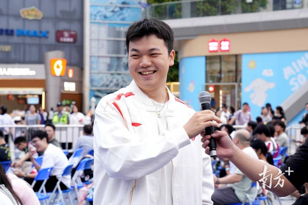 大湾区电竞迷(mí)再聚万江，LOL峡谷传奇觀(guān)赛派(pài)对落(luò)幕