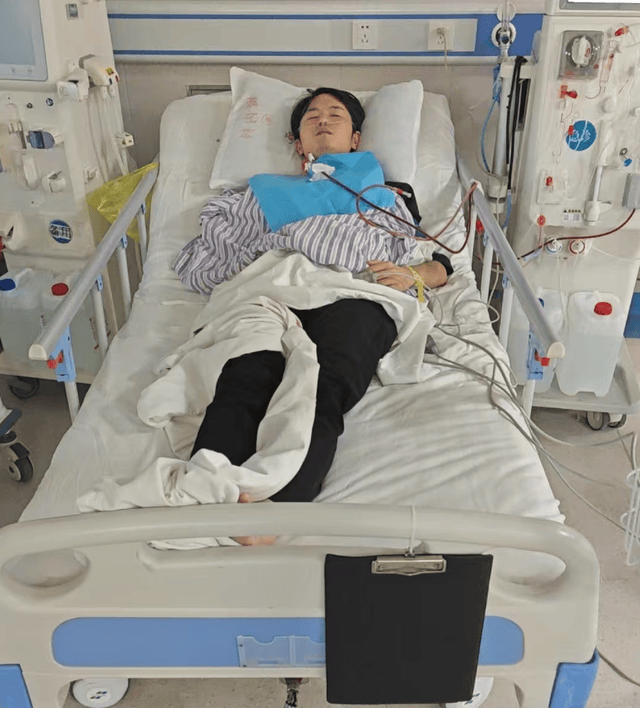 LOL大主播(bō)宣布退(tuì)圈(quān)，查出尿毒症(zhèng)住院(yuàn)令人心痛，網(wǎng)友送上祝(zhù)福！