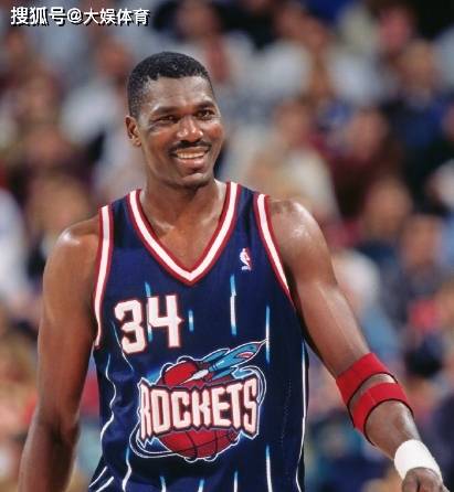 为何说奥拉朱旺是火箭(jiàn)队史第一人？队史2个总冠军都是他带領(lǐng)奪(duó)冠