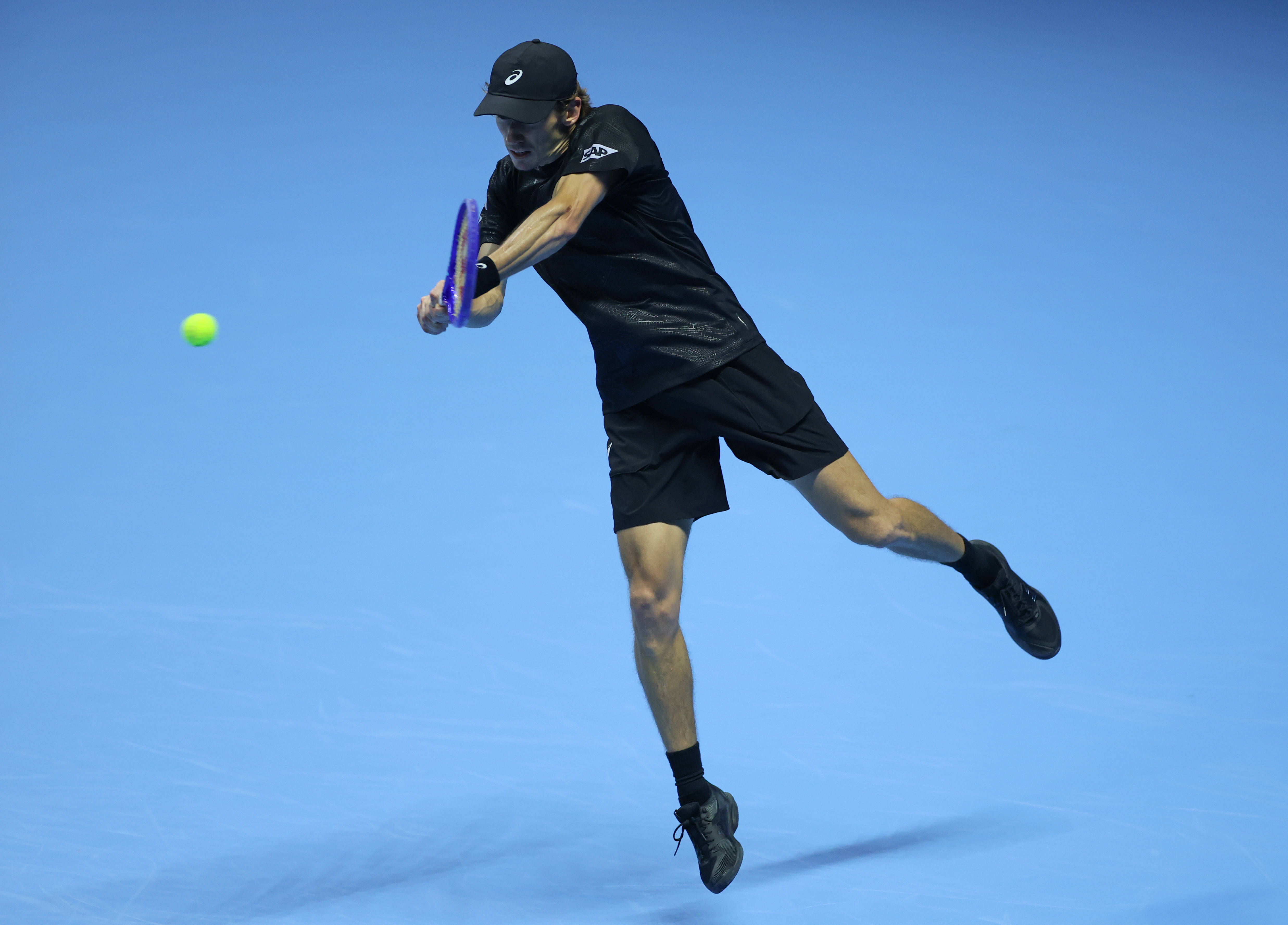 （体育）网球——ATP年終(zhōng)总决赛半决赛：辛纳胜德米纳尔