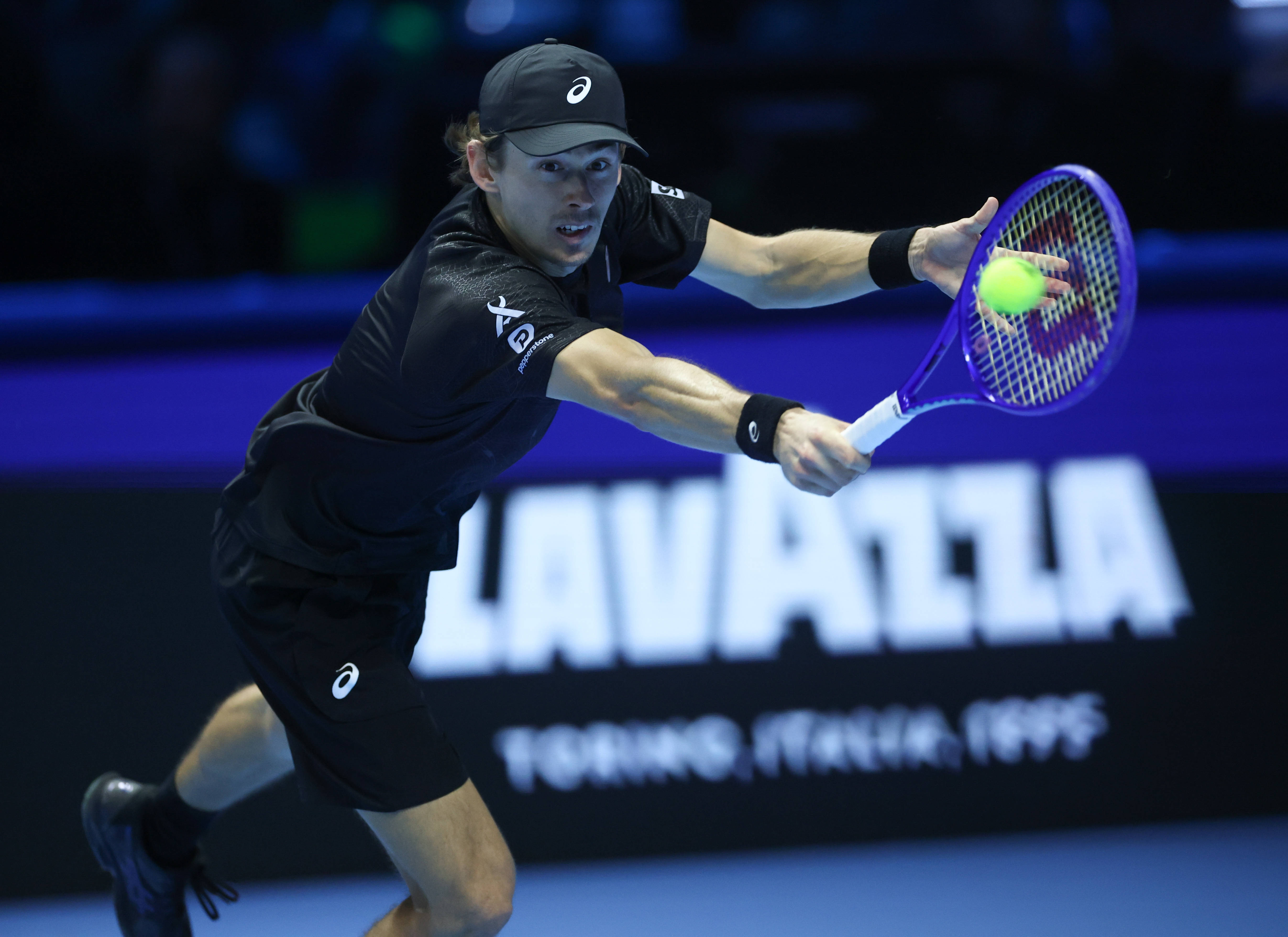 （体育）网球——ATP年終(zhōng)总决赛半决赛：辛纳胜德米纳尔