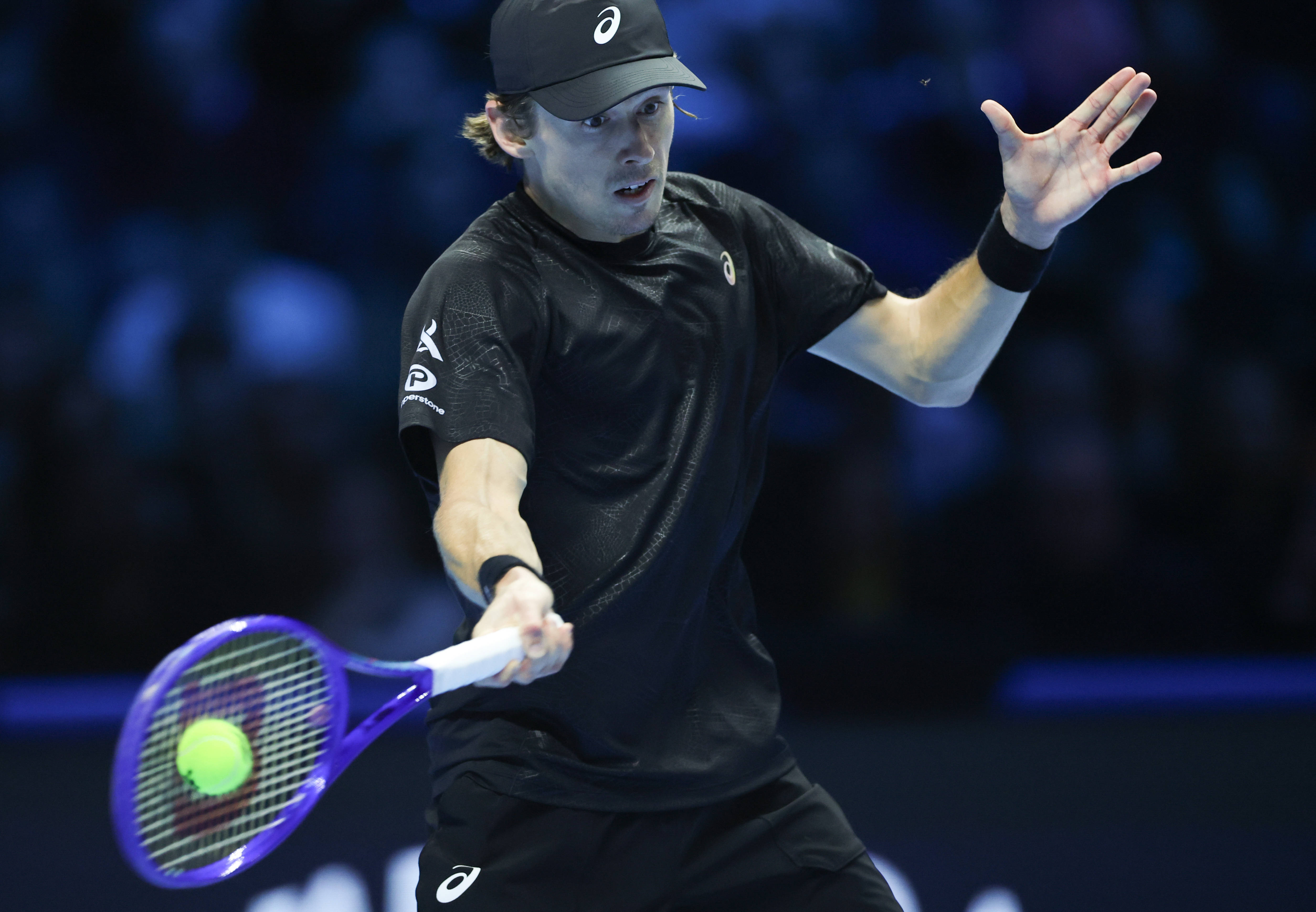 （体育）网球——ATP年終(zhōng)总决赛半决赛：辛纳胜德米纳尔