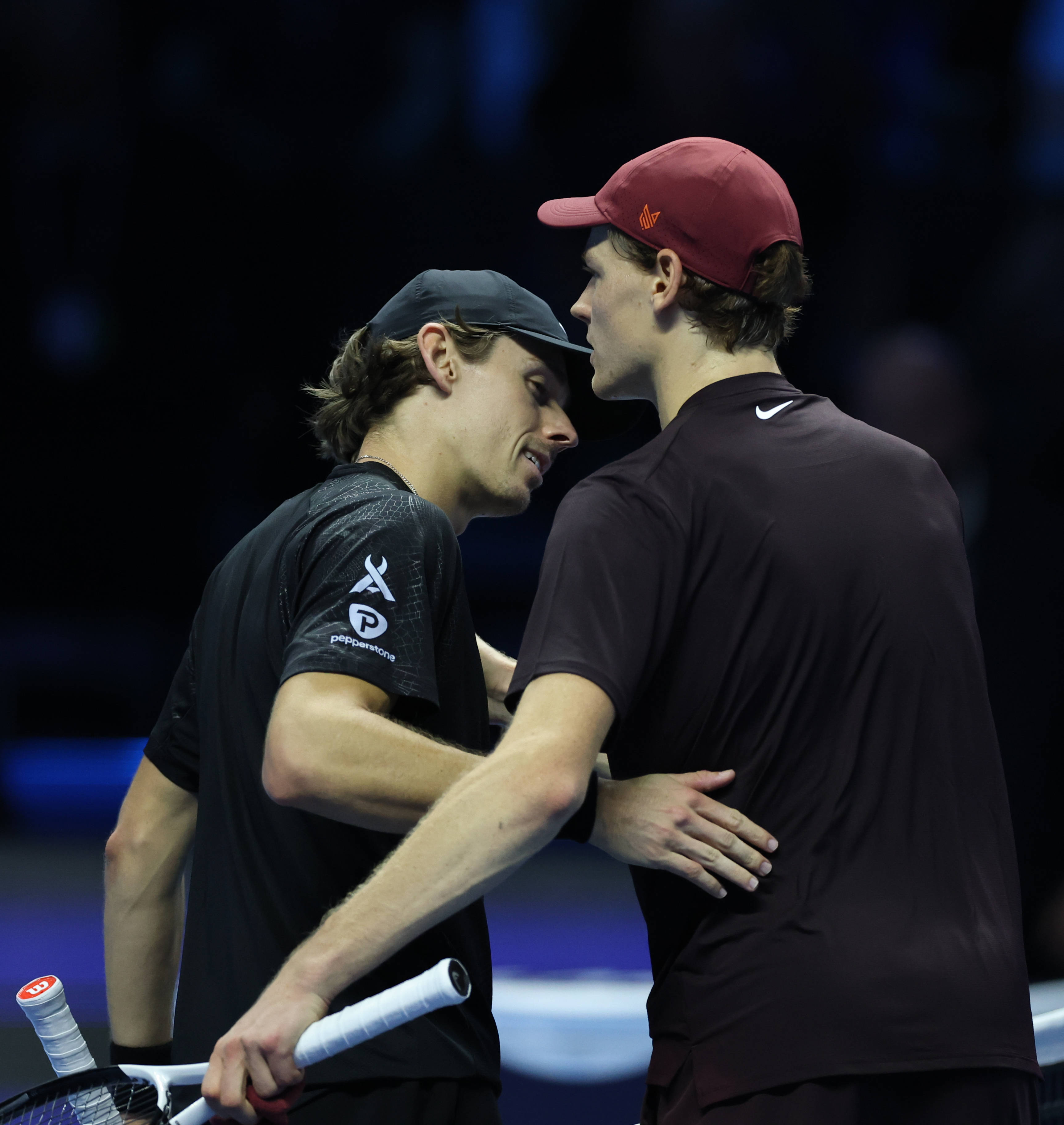 （体育）网球——ATP年終(zhōng)总决赛半决赛：辛纳胜德米纳尔