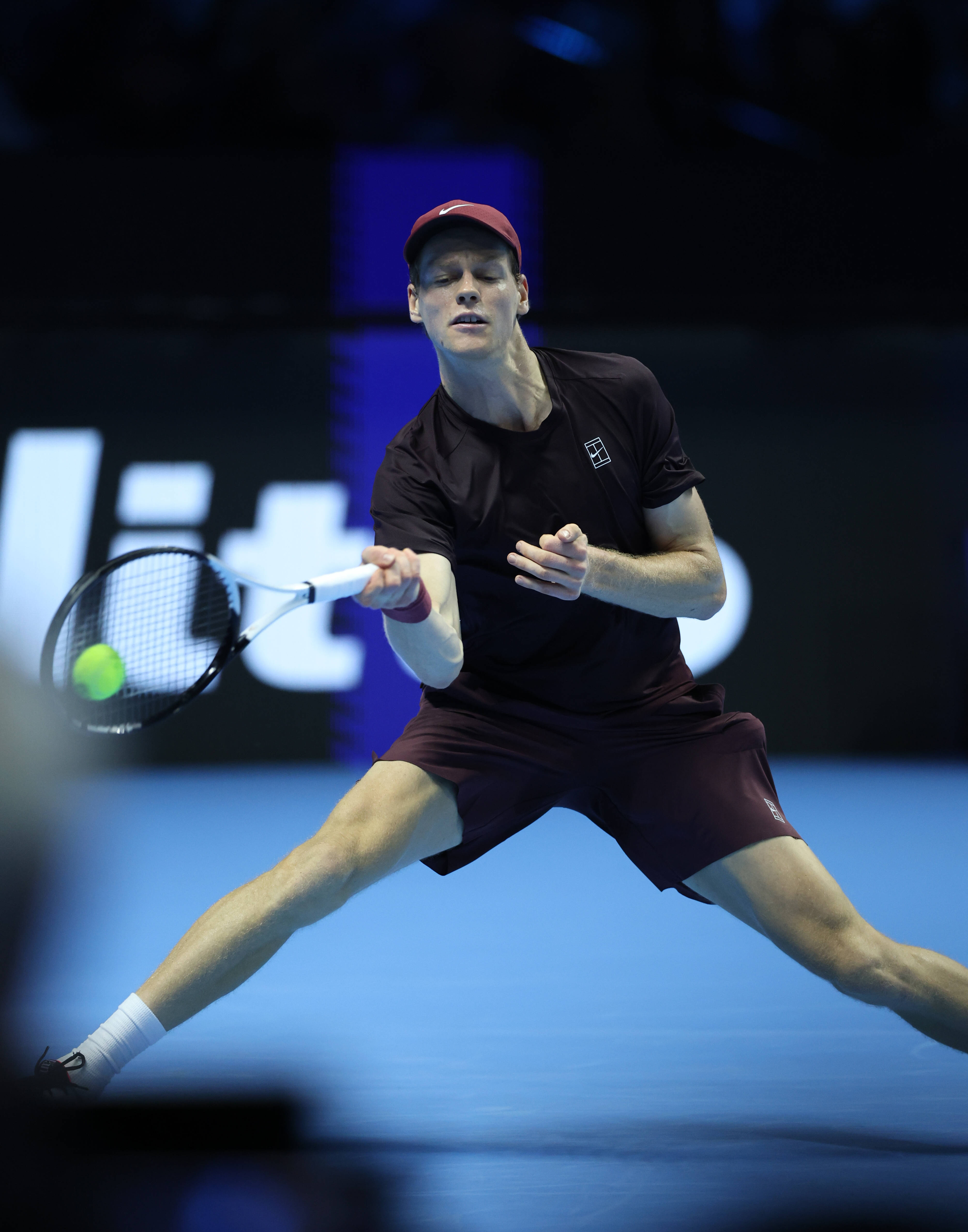 （体育）网球——ATP年終(zhōng)总决赛半决赛：辛纳胜德米纳尔