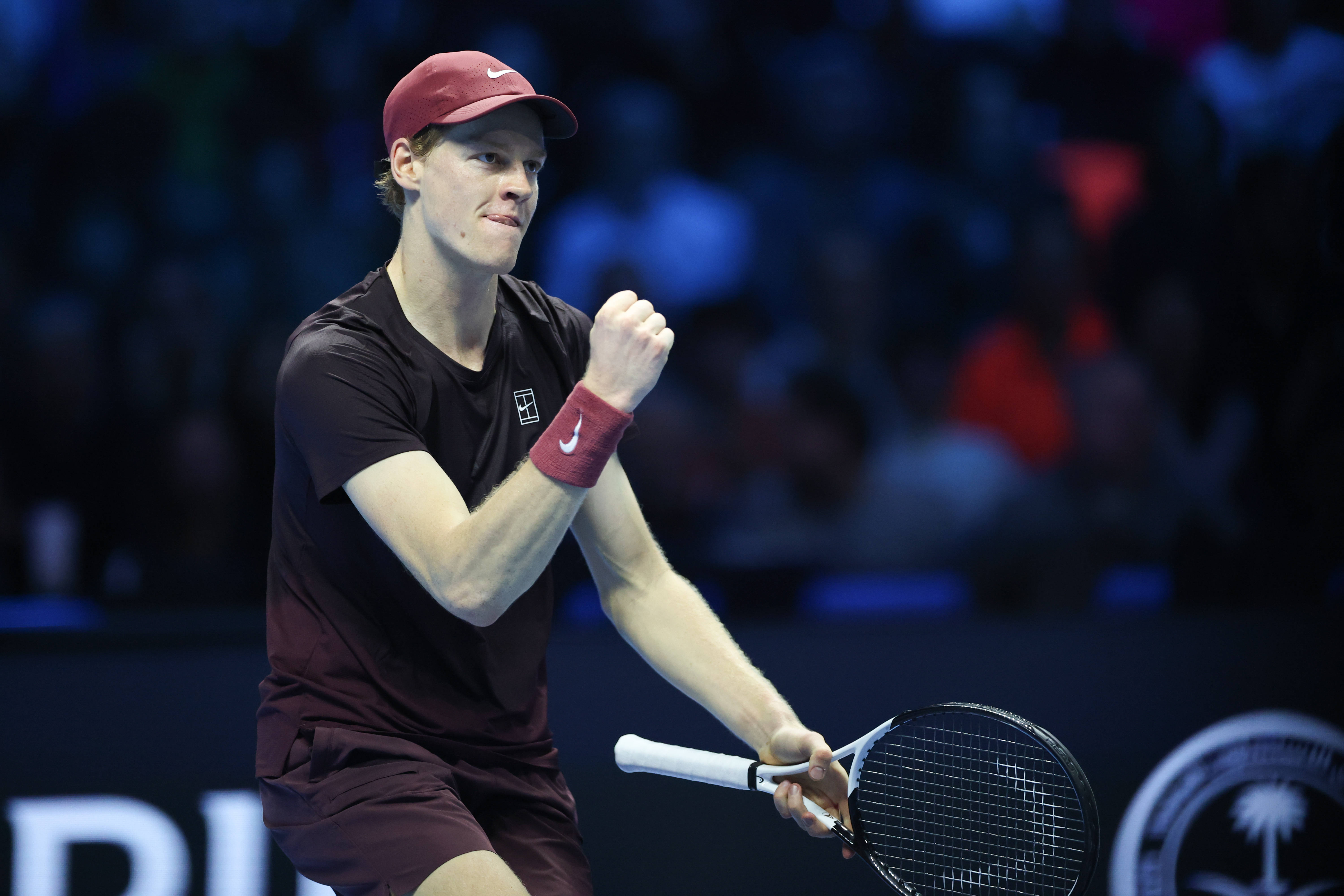 （体育）网球——ATP年終(zhōng)总决赛半决赛：辛纳胜德米纳尔