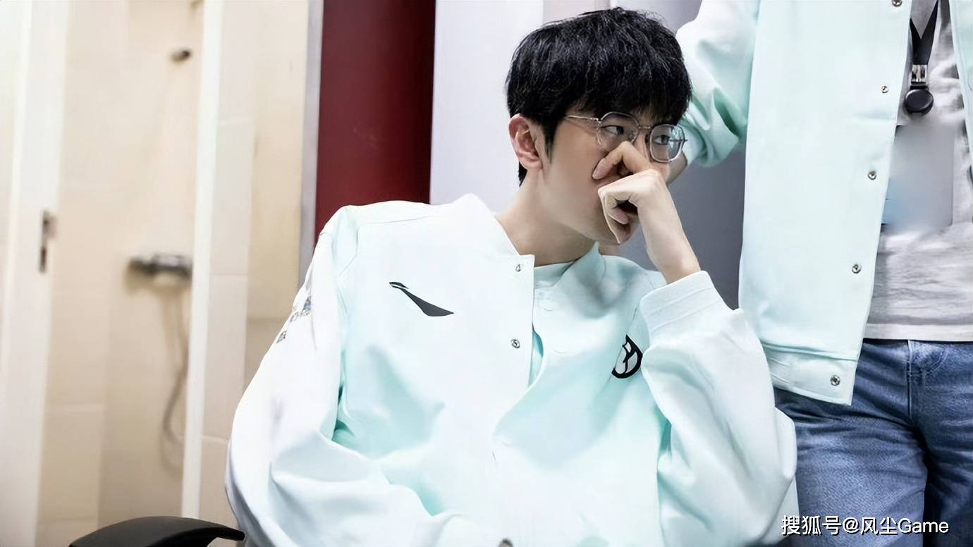 LPL转会期改(gǎi)革(gé)失(shī)败！6位(wèi)一线选手休息，仅有3人参加竞拍