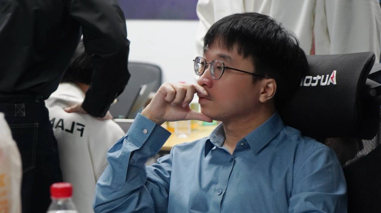 LOL迎(yíng)来重大爆料(liào)！拳(quán)头官方(fāng)透(tòu)露，LCK明(míng)年的比(bǐ)赛，教练或参与指挥