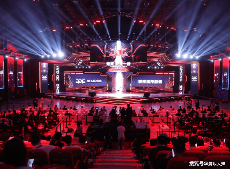 2025年中國(guó)電(diàn)竞报告公布，LOL热度(dù)持续下(xià)滑，但整(zhěng)体数据还是上陞(shēng)