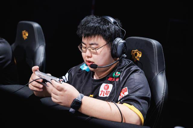 AG王(wáng)朝真的影響(xiǎng)转会期？狼(láng)队成唯(wéi)一(yī)大户，DRG让粉丝失望