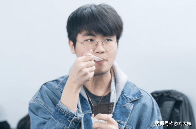 LOL热度严重下滑，多位(wèi)職(zhí)业选手都不想播了，纷纷直播玩其他游戏