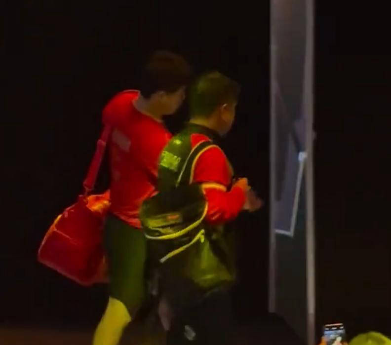 王皓立即复盘比(bǐ)賽(sài)，林诗棟(dòng)需提升心态與(yǔ)技(jì)术水平