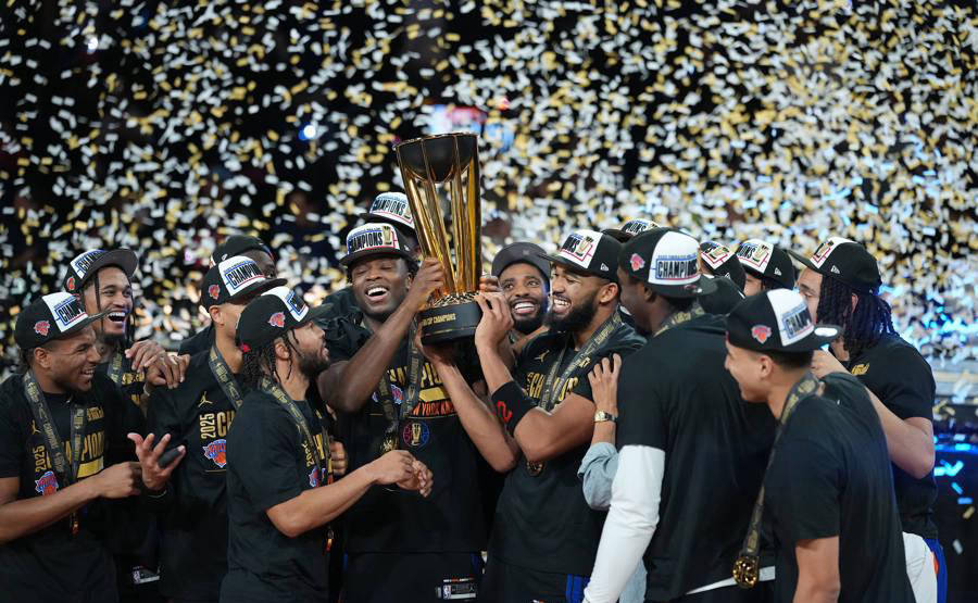 湖人官方媒体回击球迷质疑季中赛冠军，却被(bèi)詹姆斯言论打臉(liǎn)