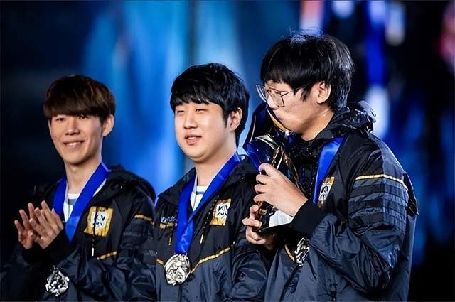 S赛冠(guān)軍(jūn)複(fù)出打(dǎ)LPL，德(dé)杯1場(chǎng)不贏(yíng)被当人机虐！网友(yǒu)：主播別(bié)碰瓷LPL