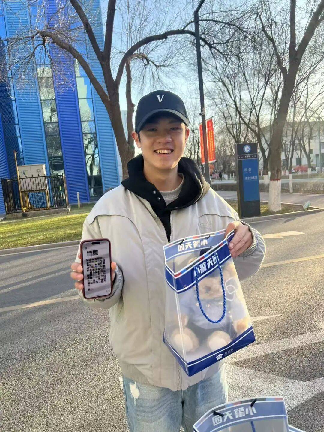 線(xiàn)上直播(bō)聚人(rén)气 線(xiàn)下宣讲入人(rén)心