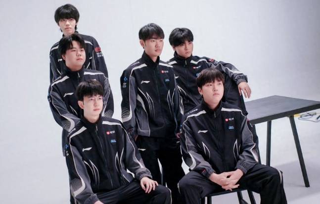 【一(yī)竞技(jì)1JingJi】LOL：LPL首支至臻(zhēn)全華(huá)班(bān)诞生 AL新教练打(dǎ)脸Tabe